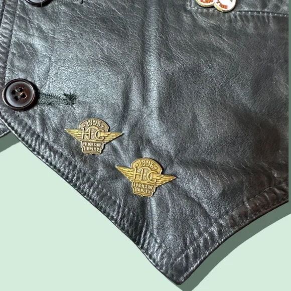 Vintage Ladies Harley Davidson Motorcycle HOG Owners Club Leather Vest 50+ Pins - Picture 8 of 14